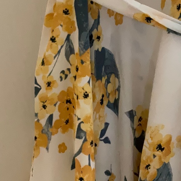 Beautiful Lulu dress with tags still attached. - Picture 6 of 8